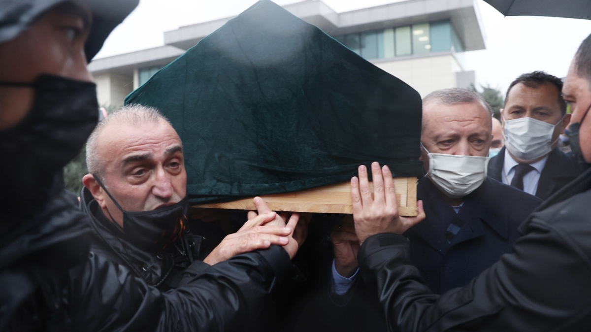 Galatasaray'ın eski başkanı Mustafa Cengiz son yolculuğuna böyle uğurlandı