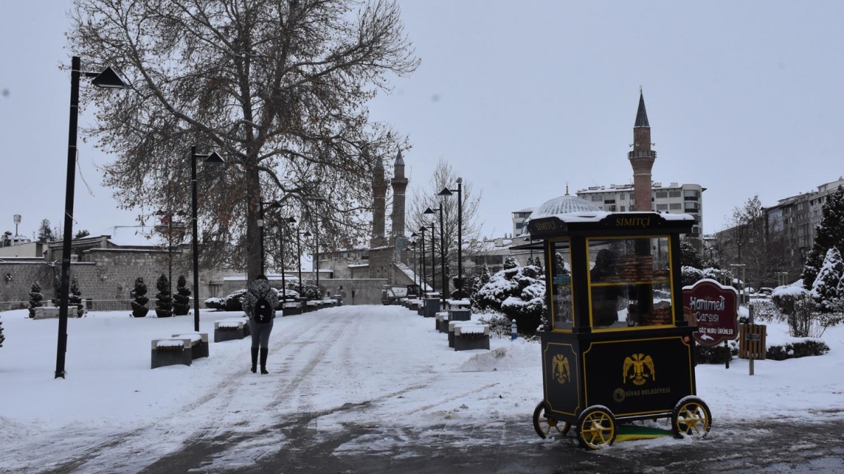 Sivas'ta yoğun kar yağışı!