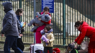 Ukrayna'dan ayrılan siviller Polonya'da