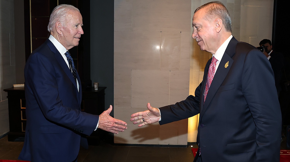 G20'de kritik zirve! Cumhurbakan Erdoan, Biden ile bir araya geldi