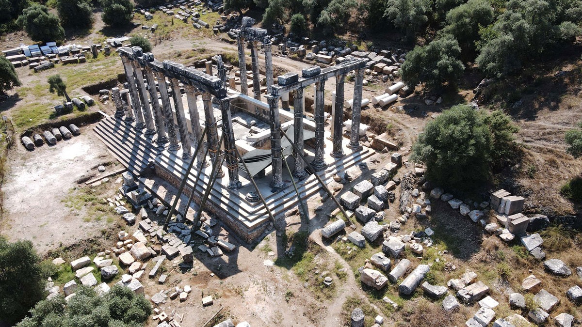 Zeus Tapna'nn restorasyon almalar devam ediyor