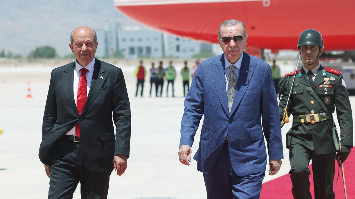 Cumhurbakan Erdoan KKTC'de resmi tren ile karland!