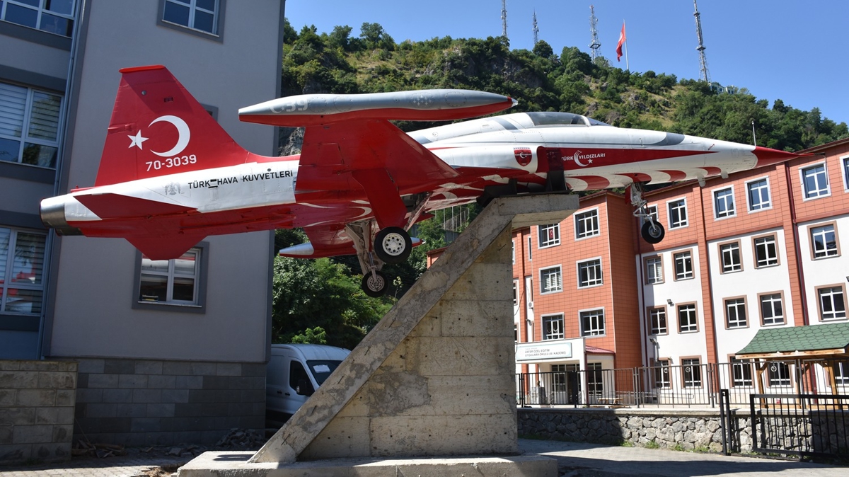 Trk Yldzlar'nn gsteri ua rencilerin eitimi iin Trabzon'a gnderildi!