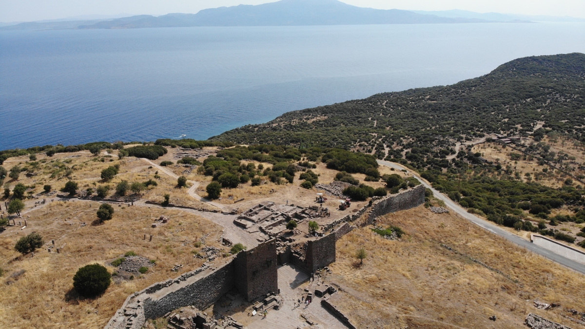 Assos ren Yeri'nde 2 bin 300 yllk yaam izleri bulundu