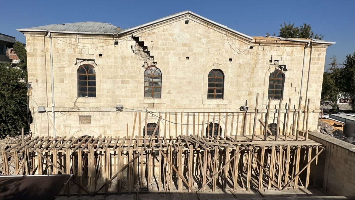 Asrn felaketinin yaralar sarlyor! Depremde yklan Ulu Cami yeniden ykseliyor