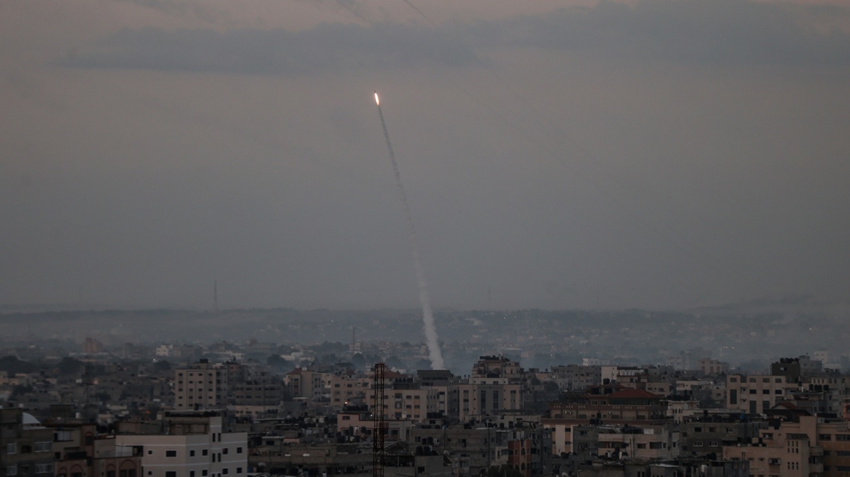 Abluka altndaki Gazze'den srail'e roketler frlatld