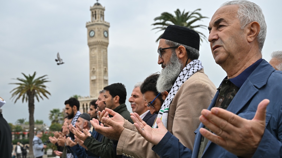 Trkiye genelinde srail'in hastane katliam sonras gyabi cenaze treni