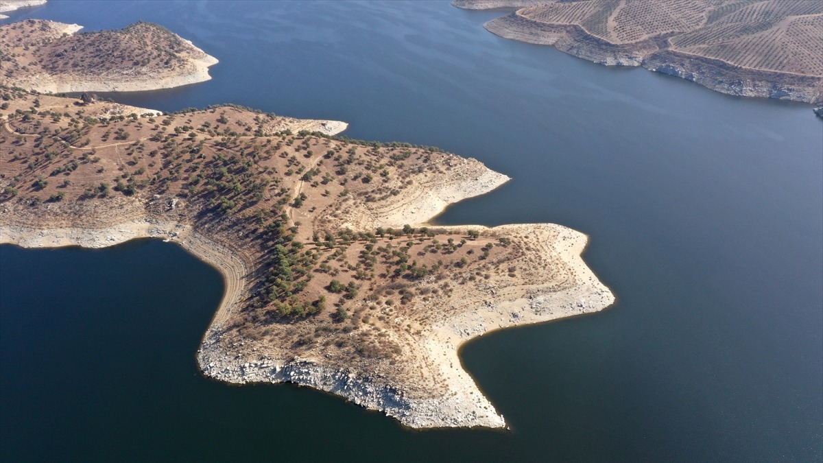 14 bin ila 3 bin yılları arasında aktifmiş! Barajda sular çekilince ortaya çıktı