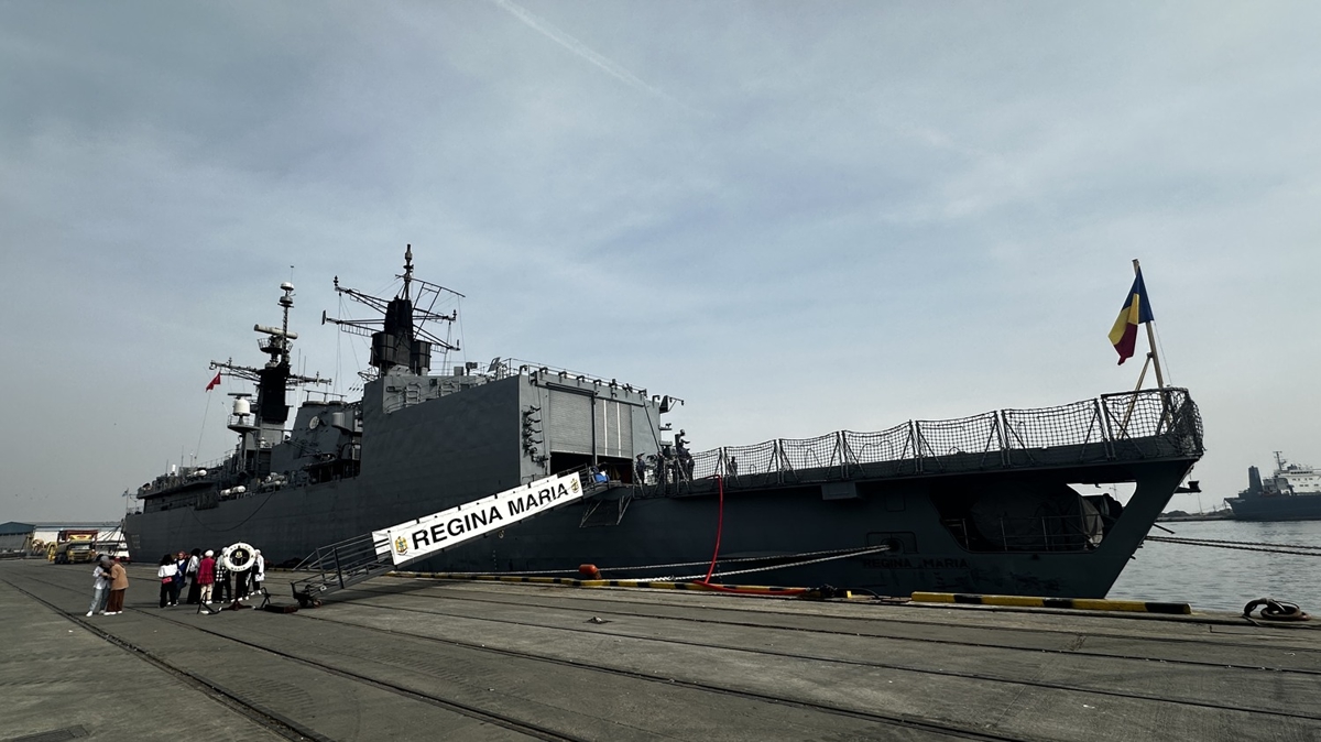 Romanya donanmasına ait fırkateyn Samsun'da ziyarete açıldı