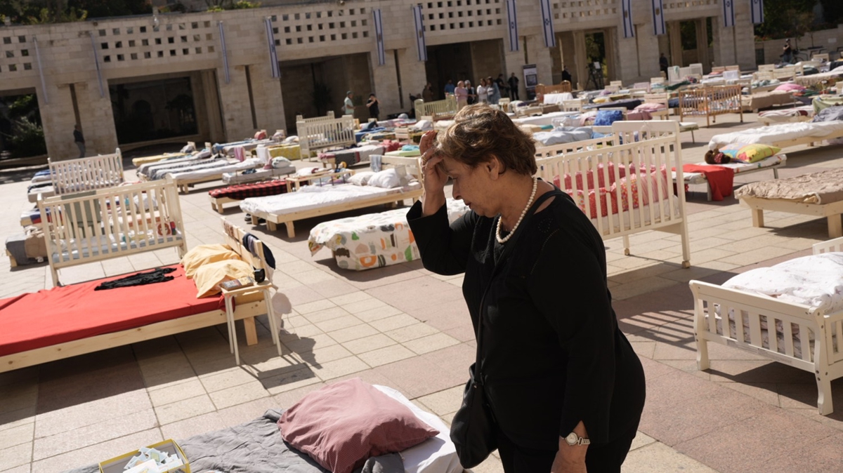 Gazze'deki İsrailli esirler için 'boş yataklarla' sergi