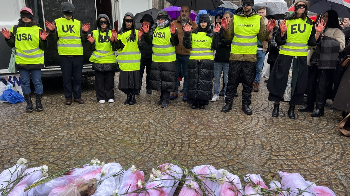 Amsterdam'da srail'e protesto: Katledilen Gazzeli ocuklar temsil edildi