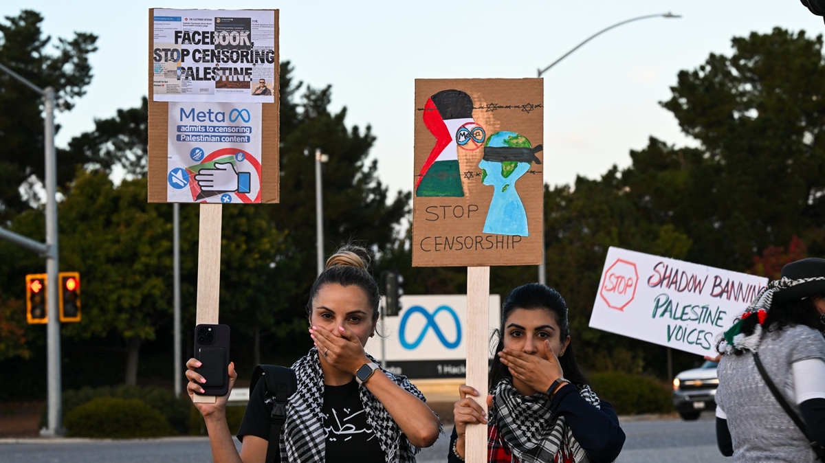 Meta'ya Filistin protestosu: Seni soykrmla suluyoruz