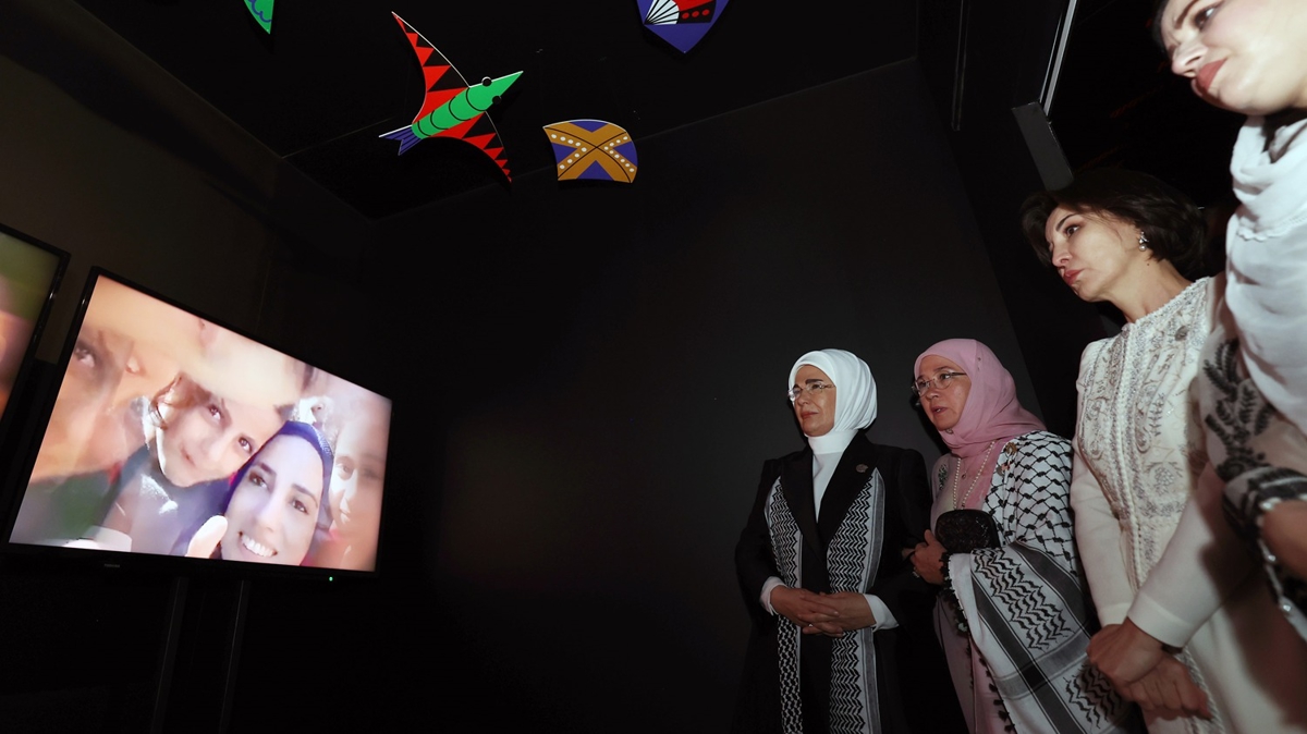 Zirveye özel düzenlendi! 'First lady'ler 'Gazze: Direnen İnsanlık' sergisini gezdi