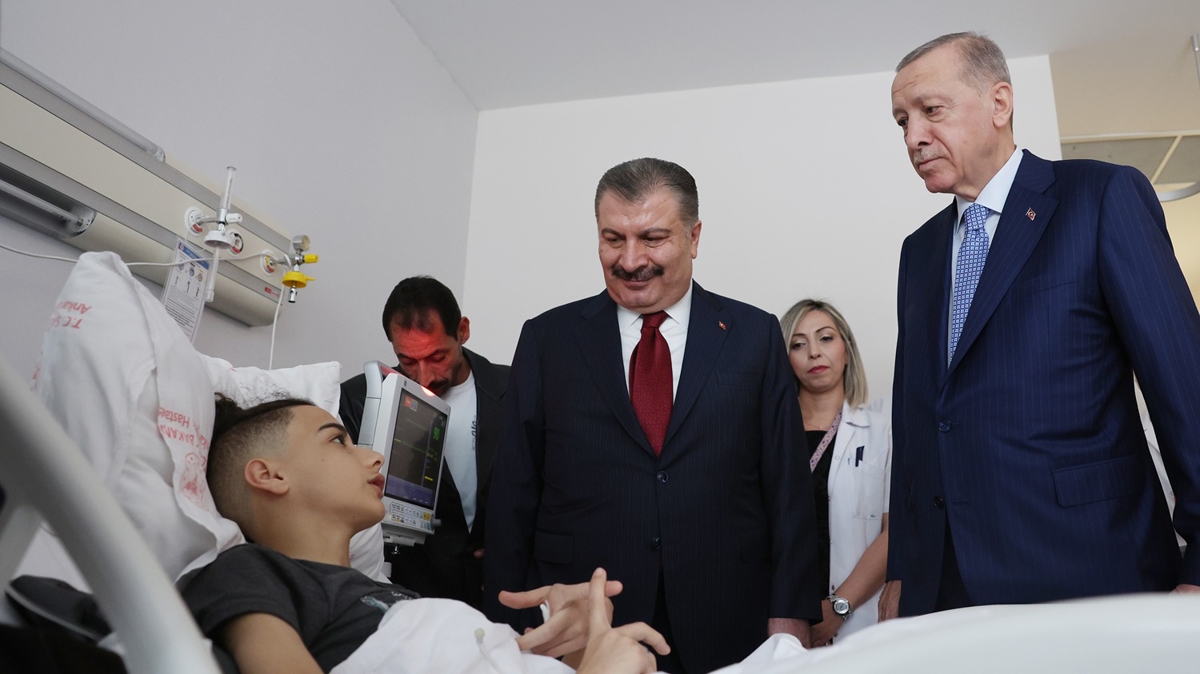 Cumhurbaşkanı Erdoğan, Ankara Bilkent Şehir Hastanesi'nde  Gazze'den getirilen hastaları  ziyaret etti