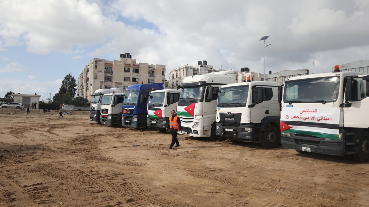 rdn, sahra hastanesi malzemeleri tayan trlar Gazze'ye gnderdi