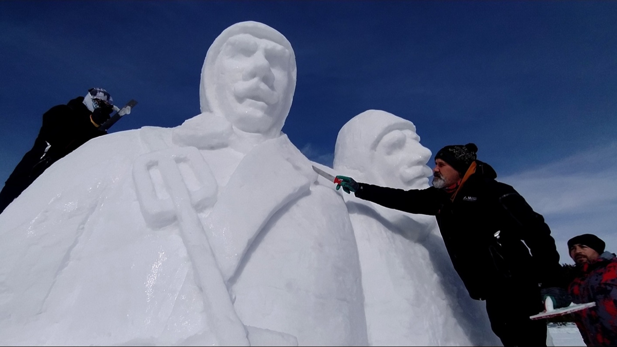 Sarıkamış şehitlerinin heykelleri için 200 kamyon kar taşındı