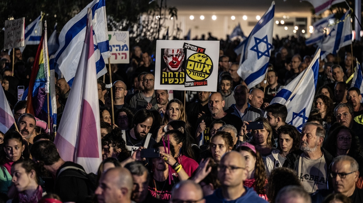 Tel Aviv'de Netanyahu'ya istifa ars! Yzlerce srailli sokaklara dkld