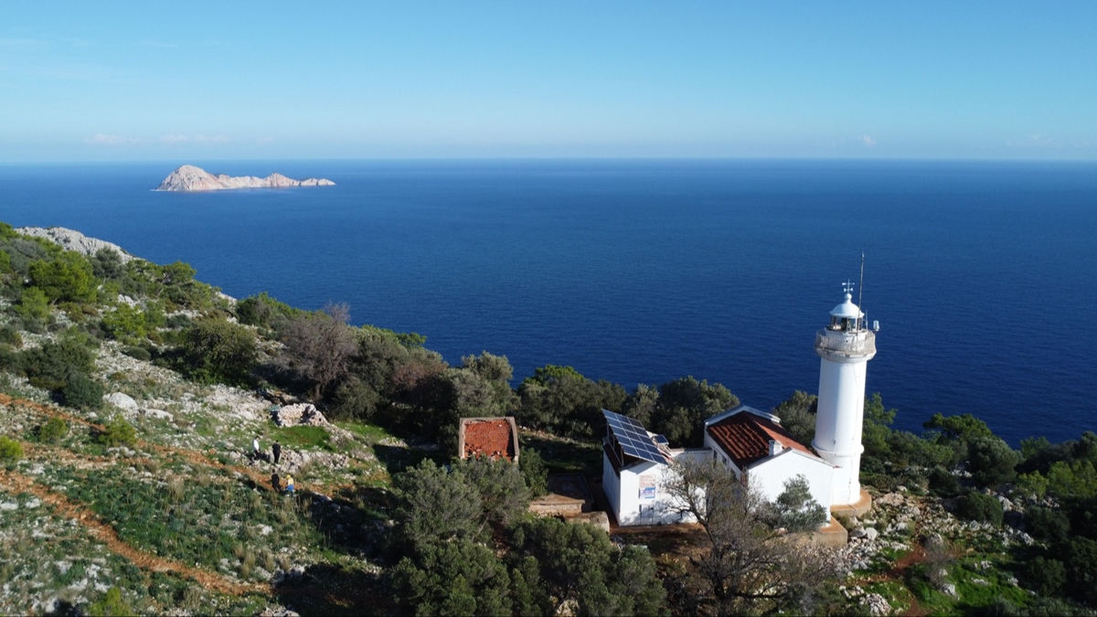 Antalya'daki Gelidonya Feneri yerli ve yabanc turistlerin ilgisini ekiyor