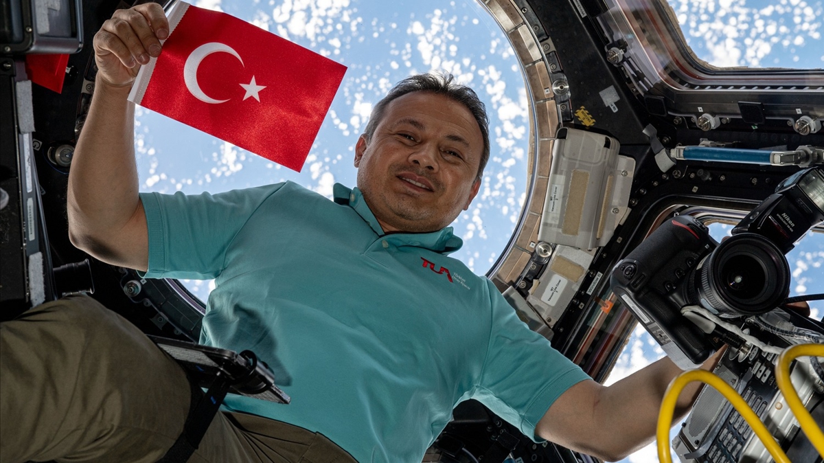 Trkiye'nin ilk astronotu Gezeravc, Uluslararas Uzay stasyonu'nda almalarn srdrd