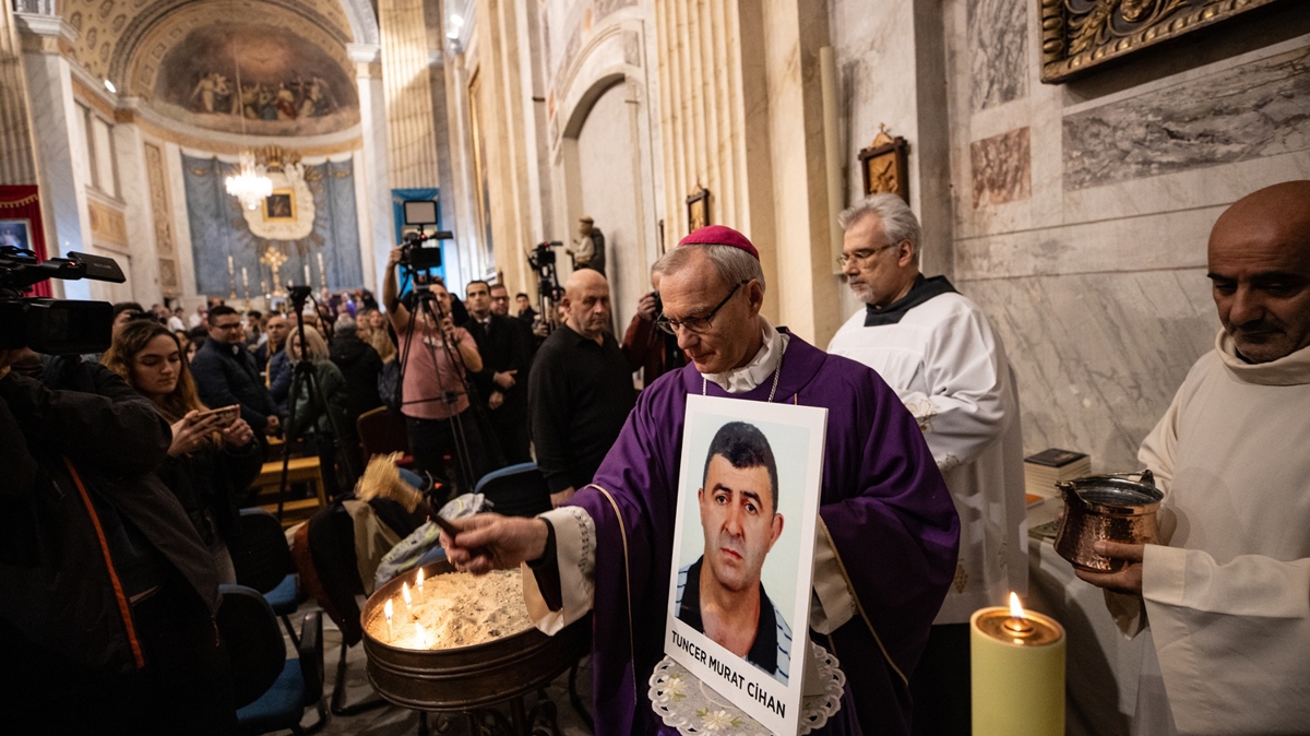 Kilise sald�r�s� sonras� Santa Maria'da Kefaret Ayini