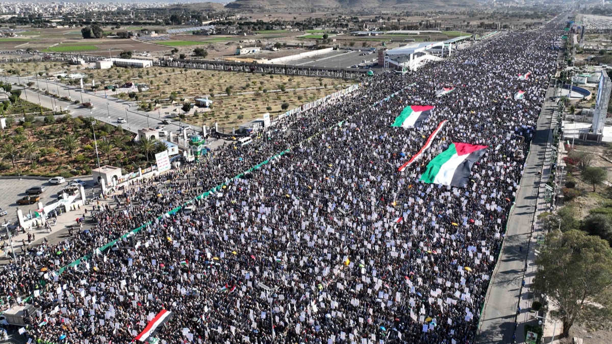 Yemen'de on binler Filistin iin sokaklara indi