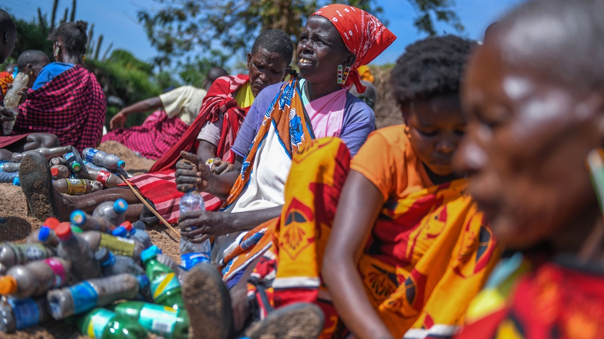 Kenya'da doaya atlan ieler turistlerin konaklayaca kabine dnyor