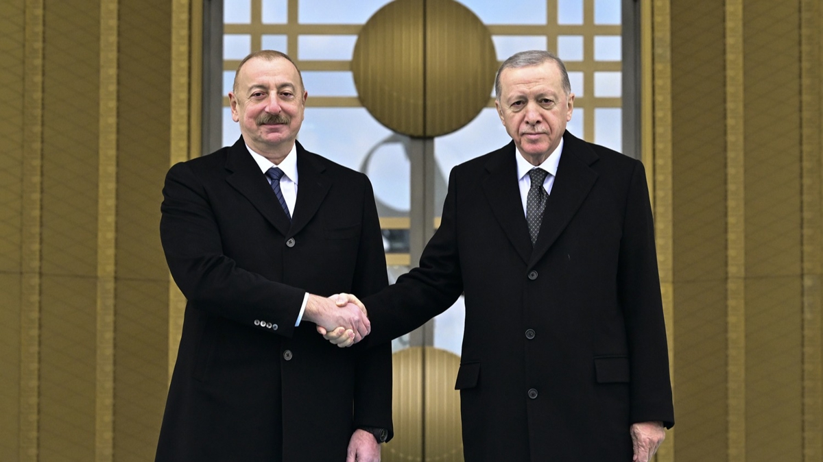 Cumhurbakan Erdoan, Aliyev'i resmi trenle karlad