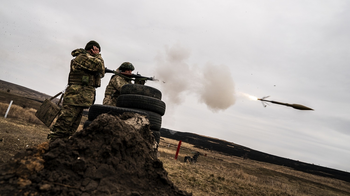 Ukrayna ordusu Donetsk'te askeri eitimlerini srdryor