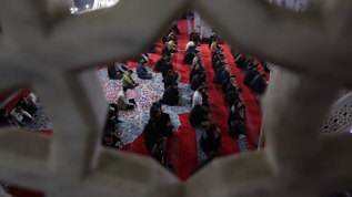Ramazan aynn ilk teravih namaznda camiler doldu tat
