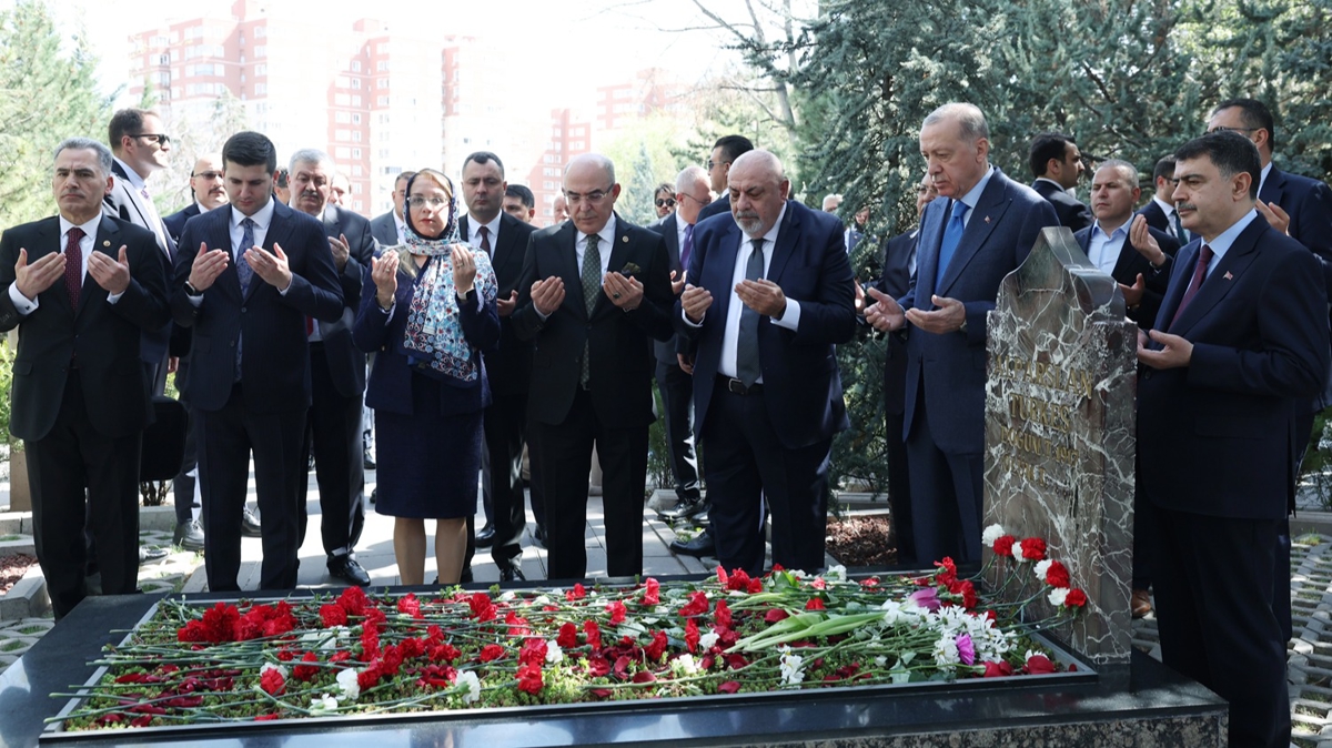 Cumhurbakan Erdoan, Trke'in kabrini ziyaret etti