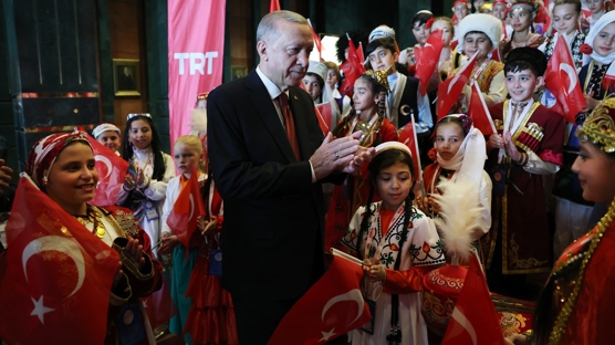 Klliye'de 23 Nisan cokusu! Cumhurbakan Erdoan, ocuklarla bir araya geldi