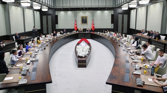 Cumhurbakan Erdoan, Bakan Tekin ve beraberindeki ocuklar kabul etti