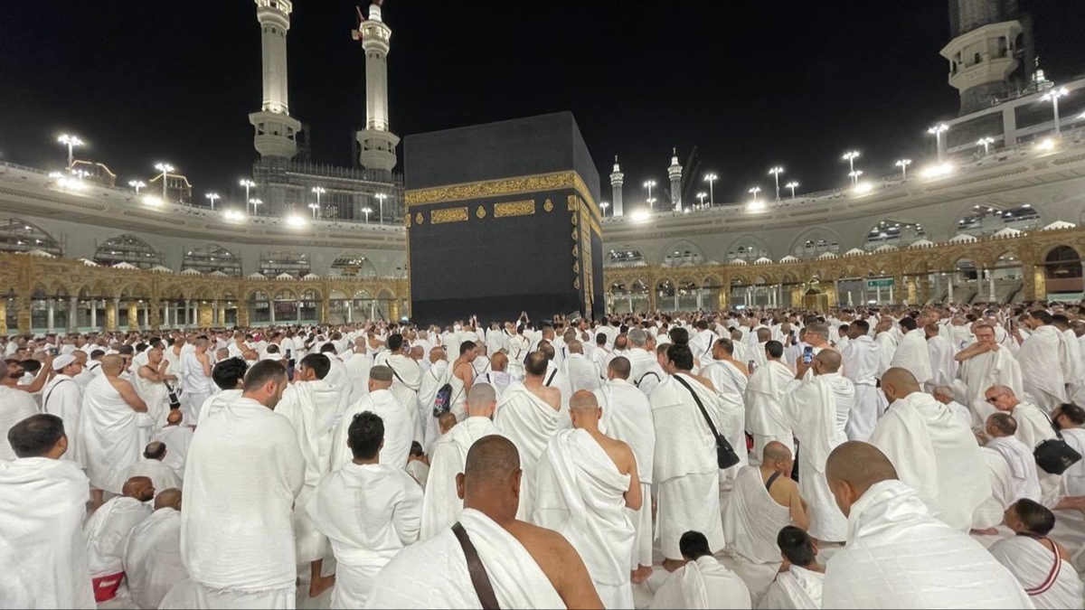 Binlerce Mslman Mescid-i Haram'a akn etti