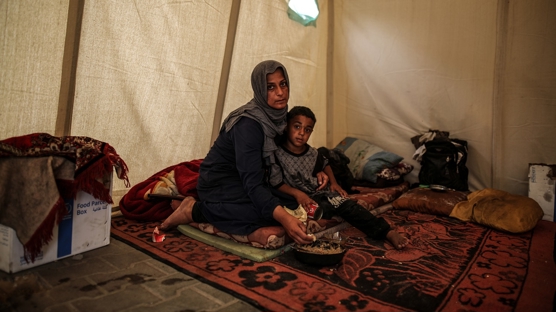 srail saldrlar altndaki Gazze'de Anneler Gn ac ve hznle karlanyor