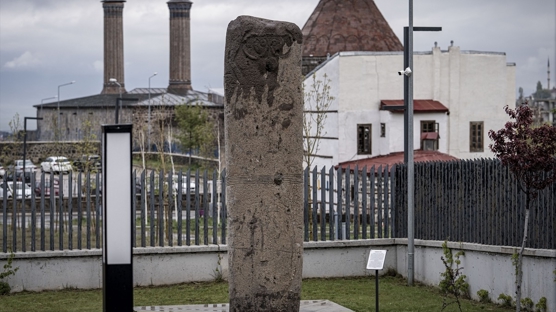 6 tonluk dikili ta, Erzurum Mzesi'nde nadide tarihi eserler arasnda yer alyor