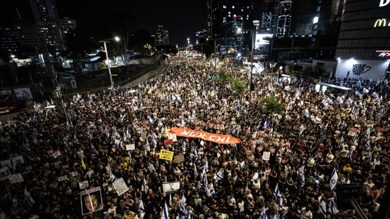 Halk, esir takas anlamas ve Netanyahu'nun istifas iin sokaklarda gsteri dzenledi