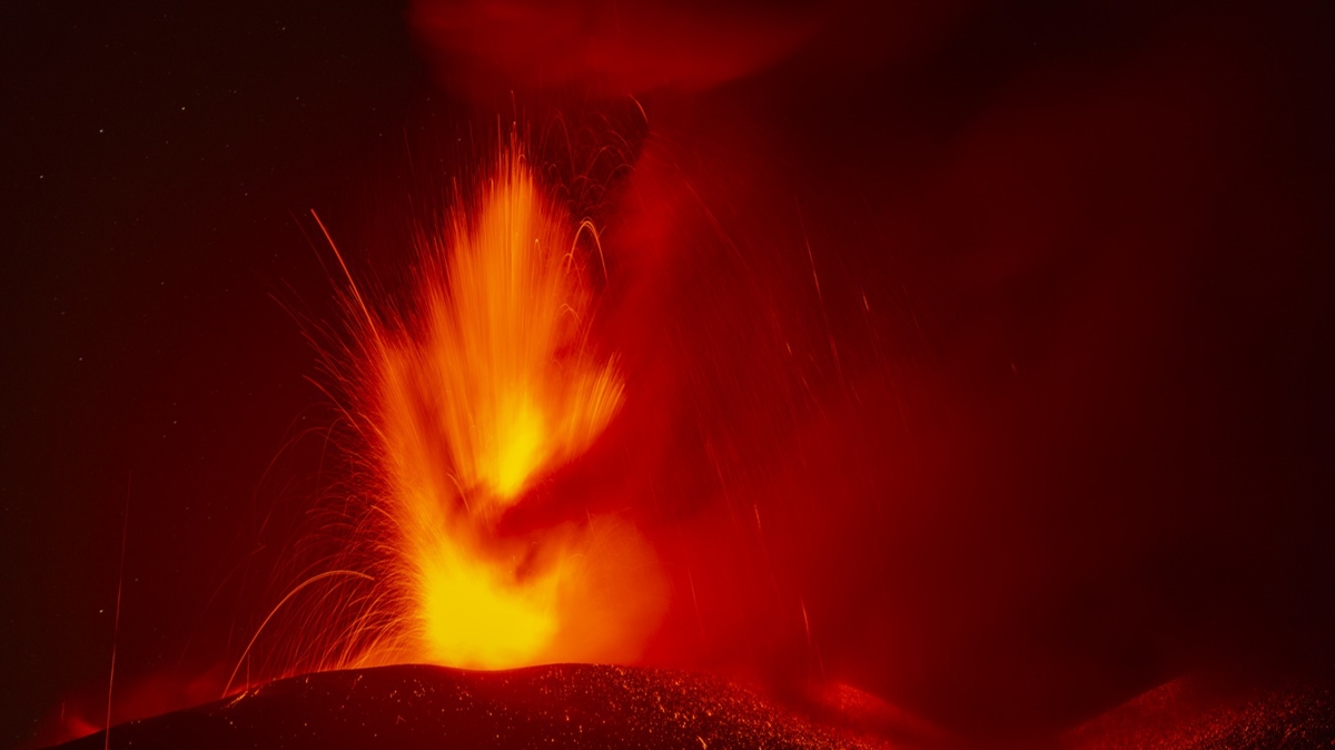 Etna Yanarda tekrar faaliyete geti!