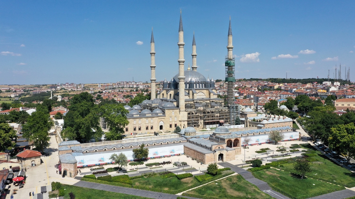 Selimiye'nin minareleri yenilendi