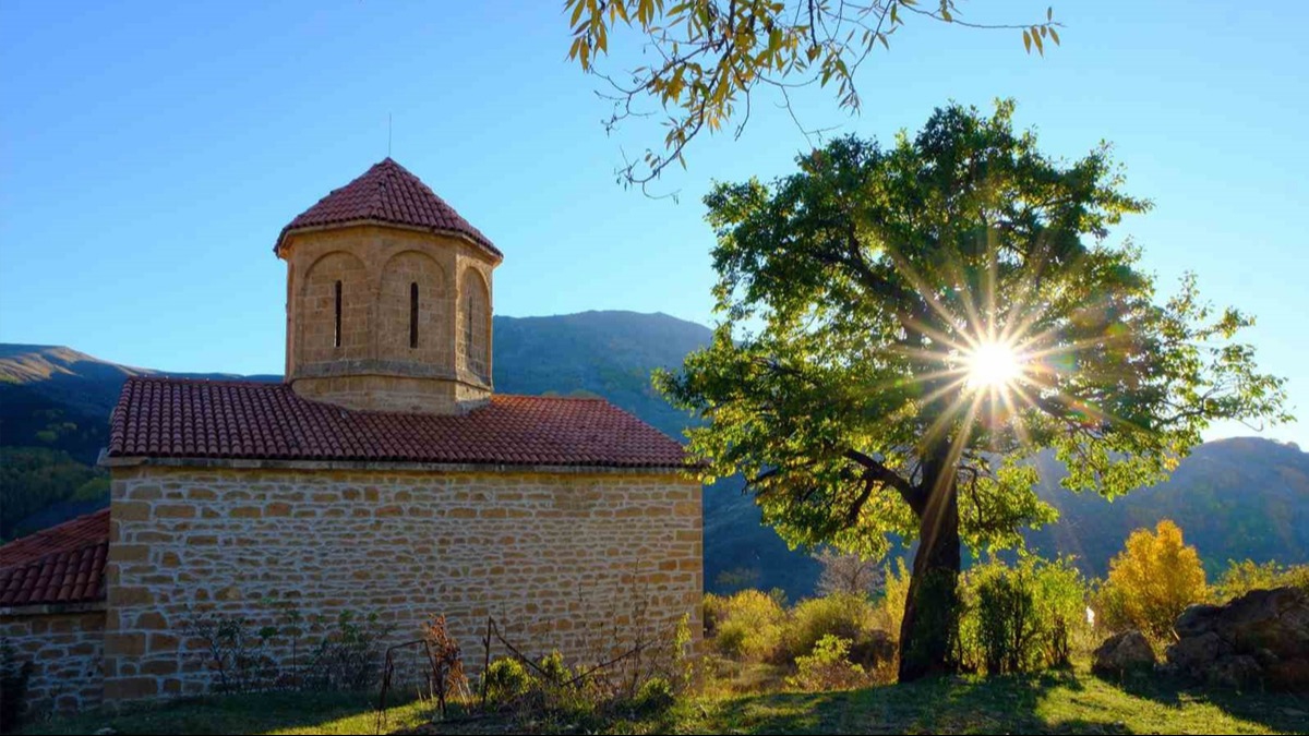 mera Manastr'nda sonbaharn tonlar: Doa ve tarih i ie