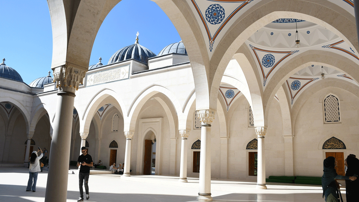 Cumhurbakan'nn at Camii: Arnavutluk Mslmanlarnn yzyllk hayaliydi