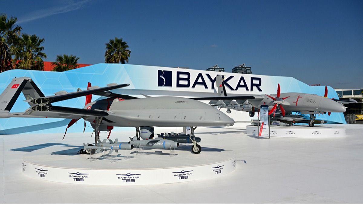 Bayraktar TB 3 ve Bayraktar TB 2'den SAHA'da g�vde g�sterisi