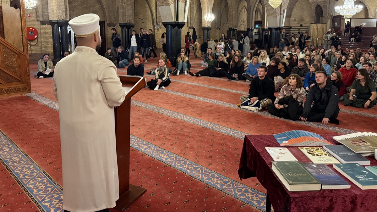 Hollanda'daki Fatih Camisi 'Mzeler Gecesi'nde binlerce ziyaretiyi arlad