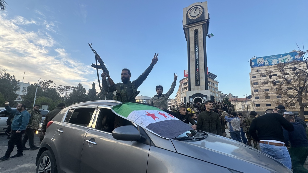 Rejim kar��t� silahl� gruplar, Humus kent merkezine hakim oldu