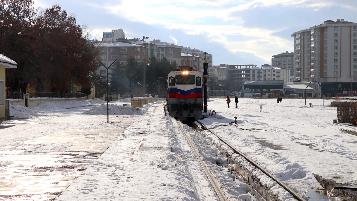 Sezonun ilk seferine kan Turistik Dou Ekspresi Erzurum'da