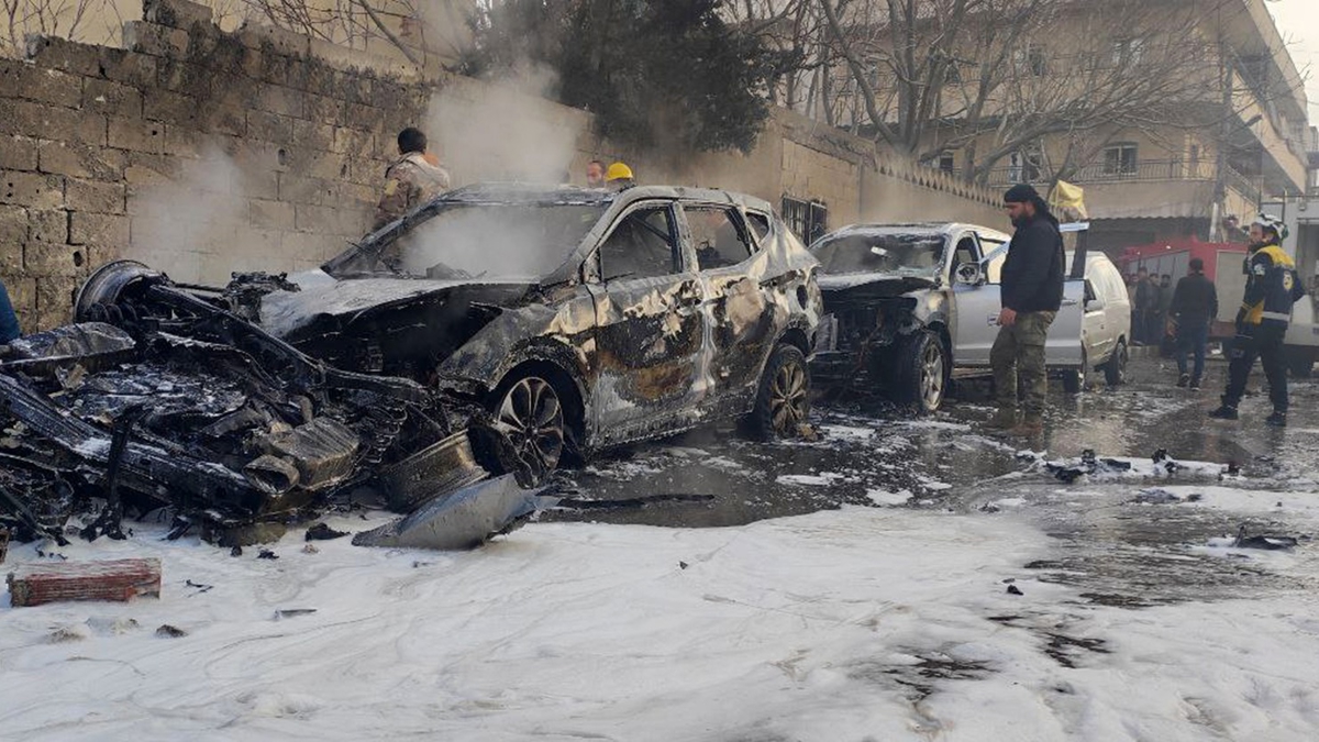 PKK/YPG'li terristler Mnbi'e bomba ykl arala saldrd