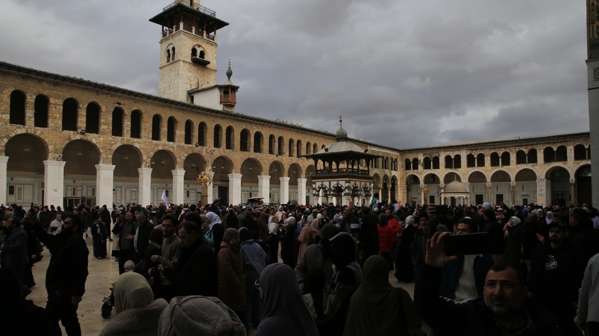 Suriye'nin bakenti am'daki Emevi Camii'nde cuma namaz klnd