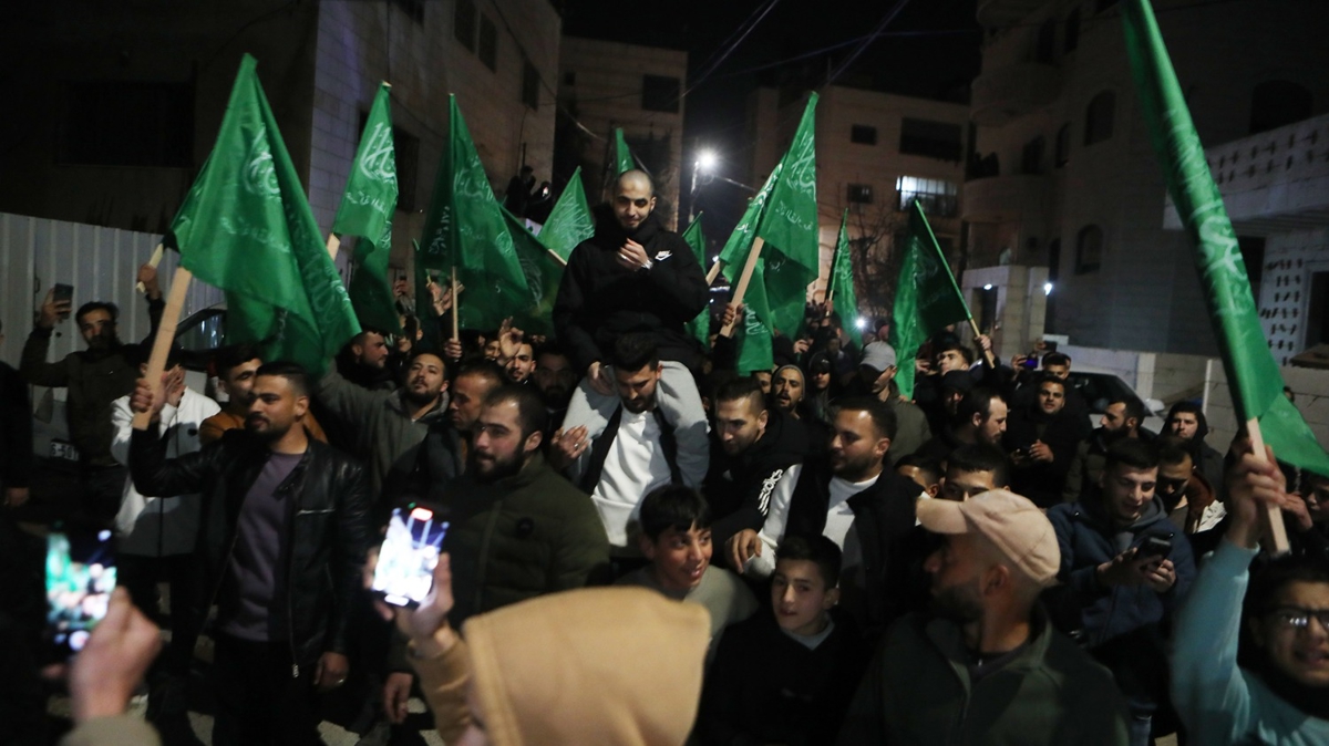 �srail taraf�ndan serbest b�rak�lan Filistinli esirler, El Halil'de evlerine ula�t�