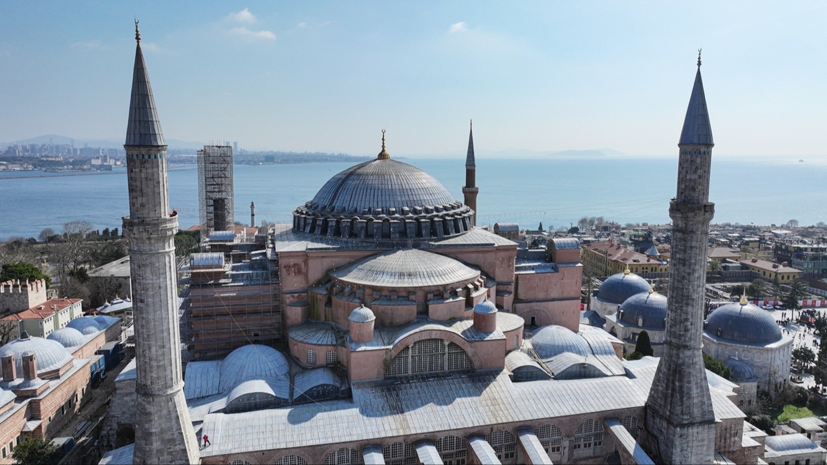 Ayasofya'da mahyalarnn bakm yapld