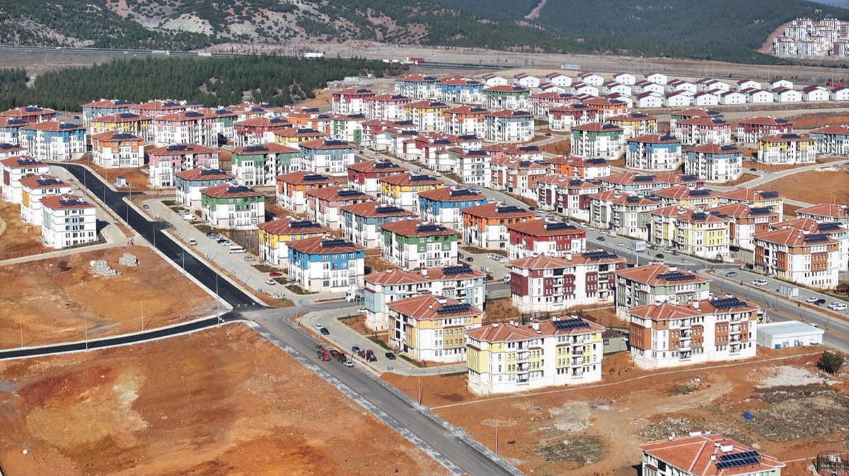 Deprem blgesindeki 11 ilde 201 bin 580 ev teslim edildi