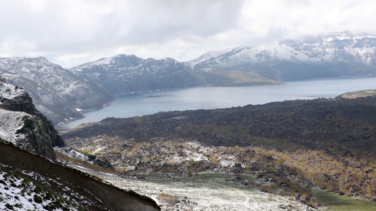 Mays aynda kar srprizi! Dalar beyaz rtyle kapland